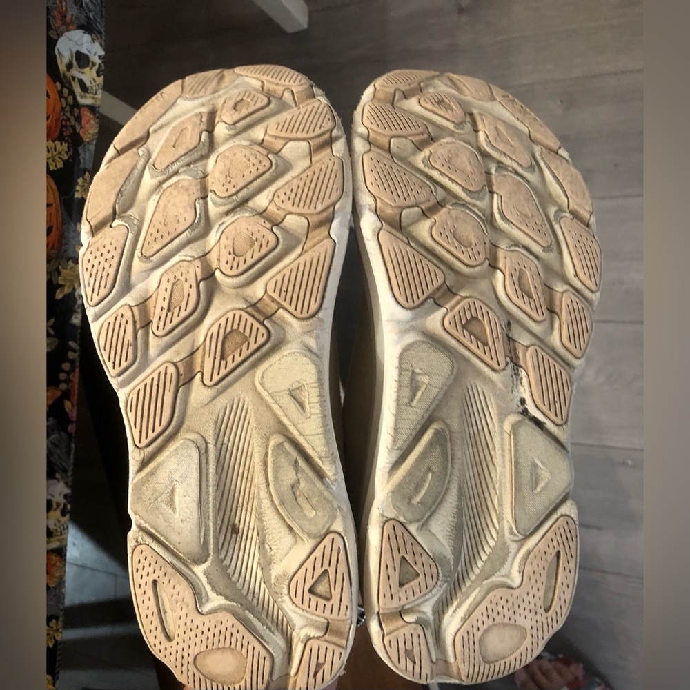 Women’s Hoka Clifton 9 ‘Shifting Sand size 9.5 - Picture 7 of 8